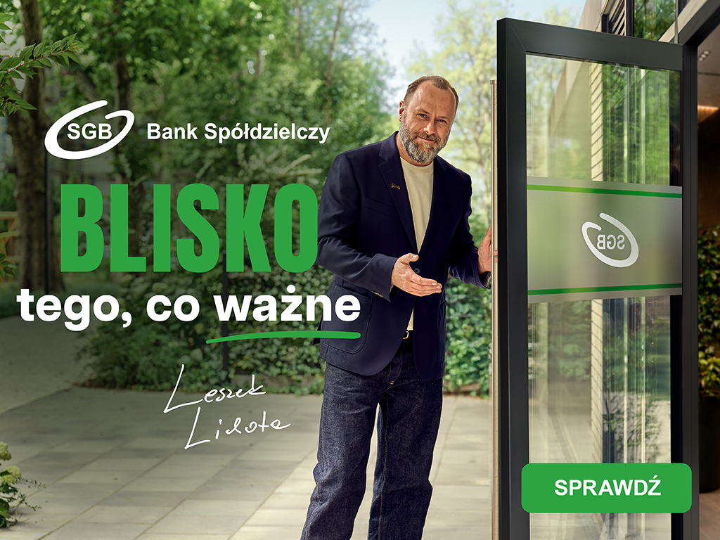 Z przyjemnością możemy już powiedzieć: mamy nowego ambasadora! Został nim Leszek Lichota – ceniony polski aktor, który będzie reprezentował Banki Spółdzielcze SGB, a więc również Bank Spółdzielczy w Warce.
To początek nowej kampanii pod hasłem „Blisko tego, co ważne”. I trudno o hasło, które lepiej oddawałoby również to, czym dla nas jest bankowość.
Bank blisko ludzi
Od lat jesteśmy częścią lokalnej społeczności. Znamy naszych klientów, przedsiębiorców, rolników, samorządy, organizacje i instytucje. Spotykamy się nie tylko przy bankowym okienku czy podczas rozmowy z doradcą, ale także na lokalnych wydarzeniach, zawodach sportowych, festynach i przy inicjatywach ważnych dla mieszkańców naszego regionu.
Dlatego „Blisko tego, co ważne” to dla nas znacznie więcej niż hasło kampanii.
To sposób, w jaki od lat budujemy Bank Spółdzielczy w Warce.
Jednocześnie korzystamy z siły Zrzeszenia SGB i rozwijamy nowoczesną bankowość – tak, aby nasi klienci mogli wygodnie korzystać z usług finansowych również wtedy, gdy wolą załatwić swoje sprawy zdalnie.
Bo nowoczesność i lokalność wcale się nie wykluczają.
Dlaczego Leszek Lichota?
Leszek Lichota jest jednym z najbardziej rozpoznawalnych polskich aktorów, ale w tej współpracy ważne jest również to, co dzieje się poza ekranem.
Sam prowadzi lokalny biznes i – co szczególnie istotne – jest klientem Banku Spółdzielczego SGB. Dzięki temu świat lokalnej przedsiębiorczości, codziennych decyzji i relacji z bankiem zna również z własnego doświadczenia.
To właśnie autentyczność i bliskość codziennych spraw sprawiły, że został twarzą nowej kampanii Banków Spółdzielczych SGB.
Blisko tego, co ważne. Także tutaj.
Jesteśmy częścią Zrzeszenia SGB, ale przede wszystkim jesteśmy Waszym lokalnym Bankiem.
Bankiem, w którym za rachunkiem, kredytem czy lokatą zawsze stoi człowiek. Bankiem, który zna miejsce, w którym działa, i chce uczestniczyć w jego rozwoju. Bankiem, który łączy bliskie relacje z możliwościami, jakie daje nowoczesna bankowość.
Dlatego cieszymy się, że Leszek Lichota będzie ambasadorem wartości, które są bliskie również nam.
Leszek Lichota – nowy ambasador Banków Spółdzielczych SGB. Bank Spółdzielczy w Warce – blisko tego, co ważne.

